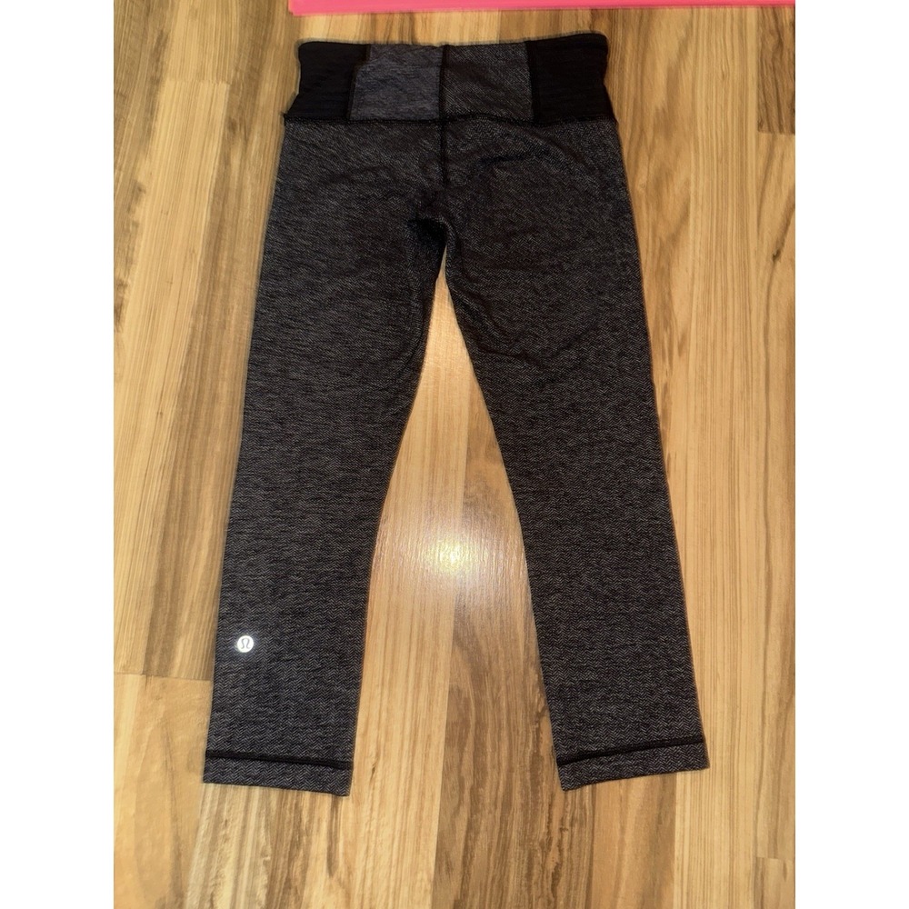 Lululemon Women's Sz 2 Legging Capri Crop Pant Gray